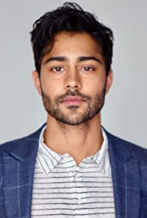 How tall is Manish Dayal?